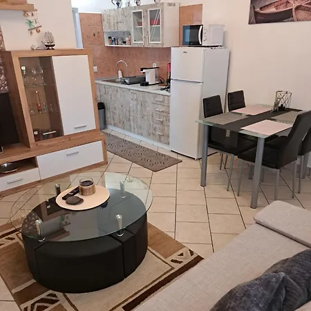 Sany 2 With Jacuzzi דירה